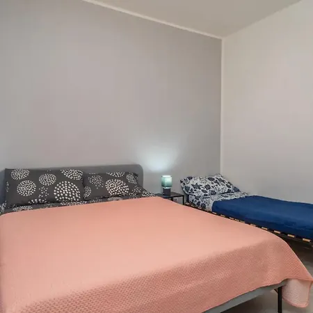 Nicole Rooms-3